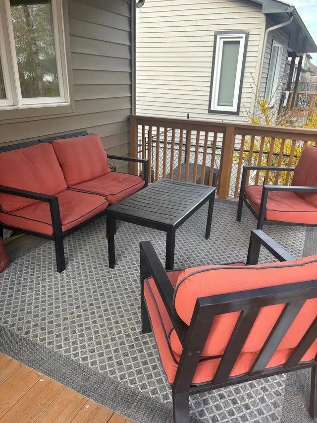 Patio Furniture and outdoor rug in Patio & Garden Furniture in Ottawa - Image 2