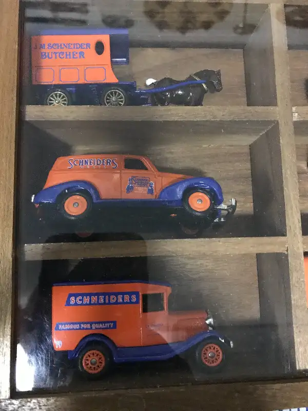 VINTAGE 1990 J.M. SCHNEIDERS MEATS TRUCKS COLLECTORS DISPLAY in Arts & Collectibles in Mississauga / Peel Region - Image 4