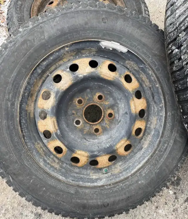 Camry,Sienna 215/65r16 Michelin All Weather tires in rims  in Other Parts & Accessories in Winnipeg - Image 3