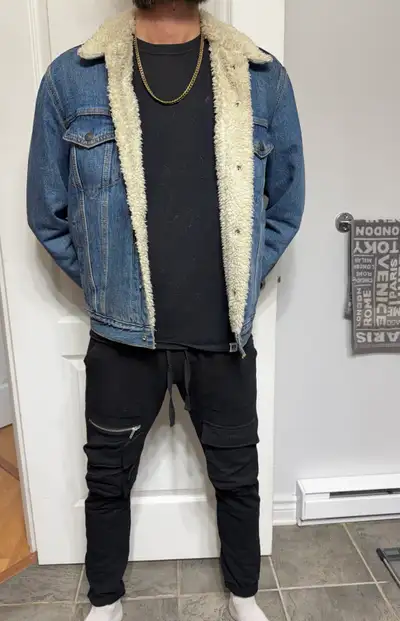 Levi’s Men Denim Jacket like new , View more