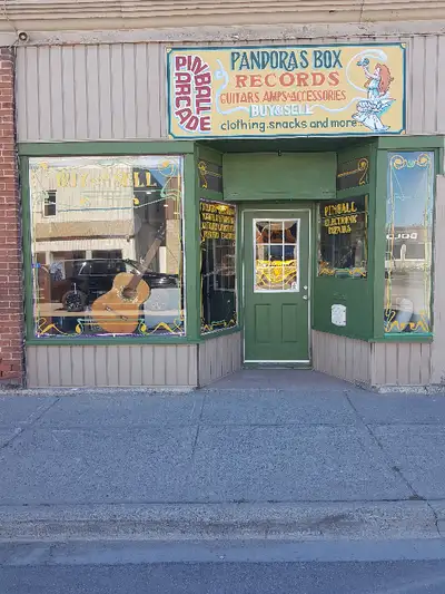 WANTED TO BUY....vinyl records, fishing tackle, guitars, amps, old clocks, old radios, military item...