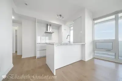 2221 YONGE STREET - HIGH FLOOR 2 BEDROOM W/1-PARKING & 1-LOCKER