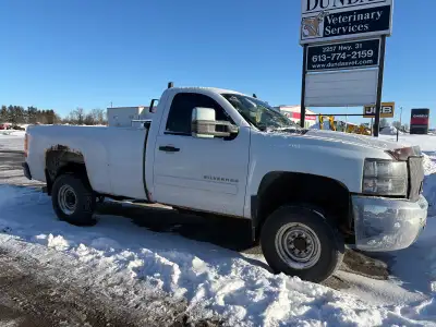 2009 Silverado 2500 6.6L Duramax 4x4 with +/-335,000km. Deleted, but comes with factory exhaust. Mot...