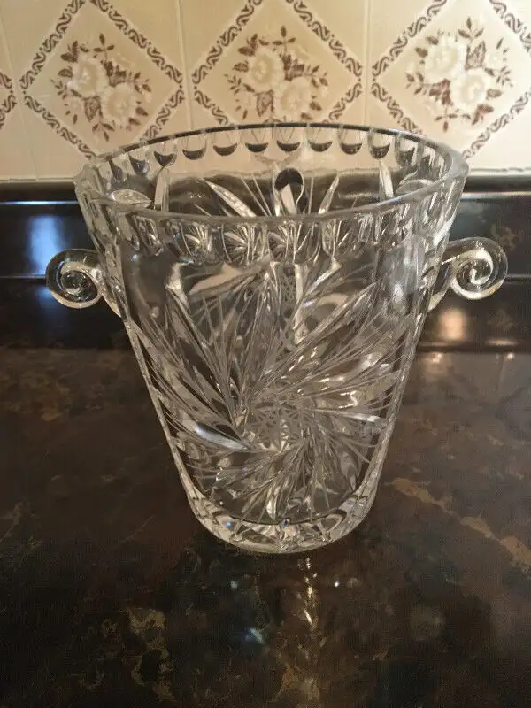 Crystal ice bucket in Kitchen & Dining Wares in Mississauga / Peel Region - Image 2