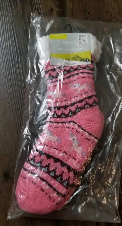 Unicorn Sock Slippers - Youth Size 2-5 BNWT Pick-up / Meet-up / Shipping Available