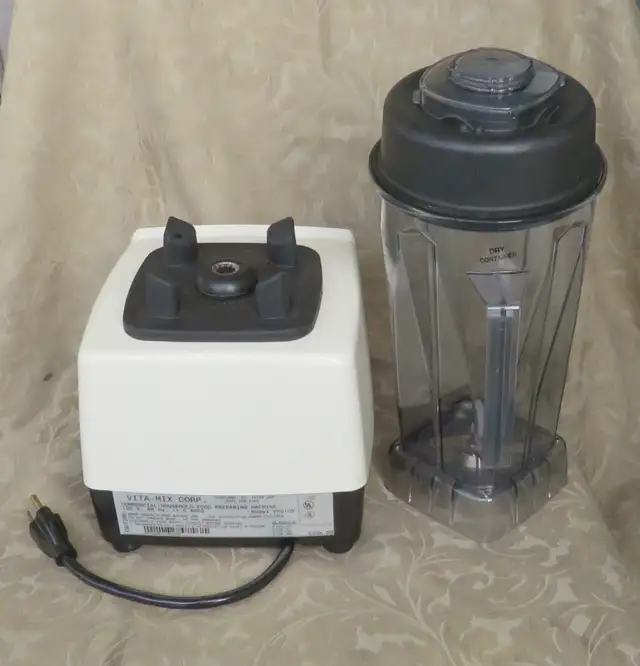 VITAMIX TOTAL NUTRITION CENTER SUPER 5000 VM0103 BLENDER MINT in Processors, Blenders & Juicers in City of Toronto - Image 6