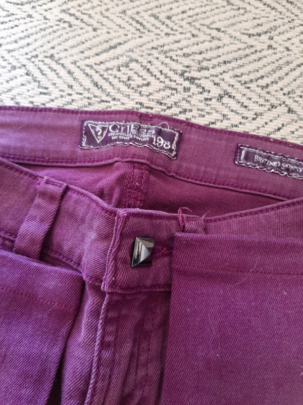 Size27 Guess skinny pants  in Women's - Bottoms in Dartmouth - Image 2