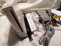 WHITE NINTENDO WII COMPLETE GAMECUBE COMPATIBLE SYSTEM 