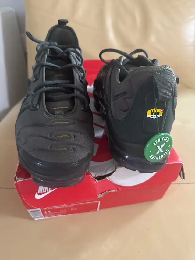 NIKE AIR VAPORMAX PLUS SIZE 11 in Men's Shoes in City of Toronto - Image 3
