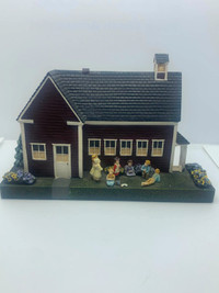 Figurine - Country School House - Catherine Karnes Munn - NB