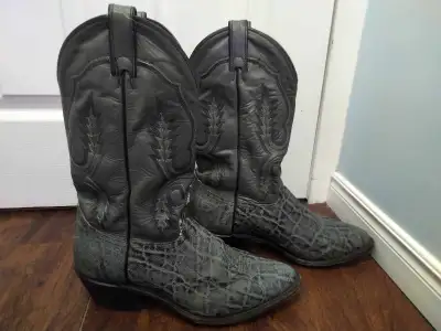Men's Western Cowboy Boots Size 10 D > Located in Shediac <, View more