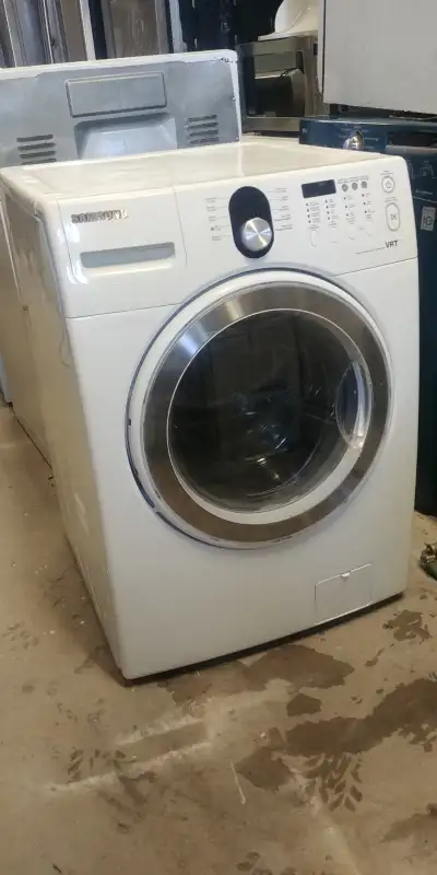 laveuse frontale grande capacité, remis a neuf, de marque Samsung, largeur 27’’ en tres bon etat. Ga...