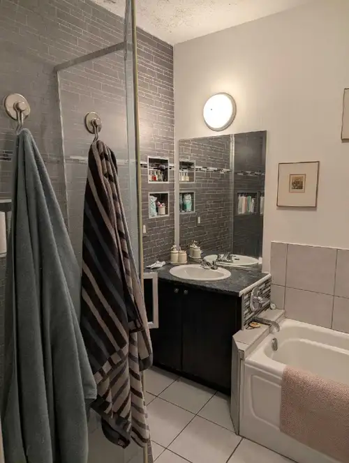 Condo a louer dispo 1 juin. 514-444-4466. 3 chambres à coucher.( 2 + boudoir) 1000pied carré - demi...