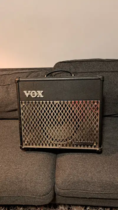 Vox VT30 Hybrid Modelling Amp, View more