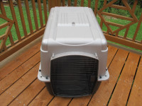 LARGE Size Pet Carrier--Like New!
