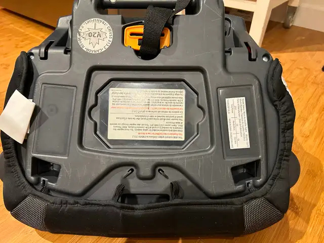 Chicco Booster Seat in Strollers, Carriers & Car Seats in Winnipeg - Image 4