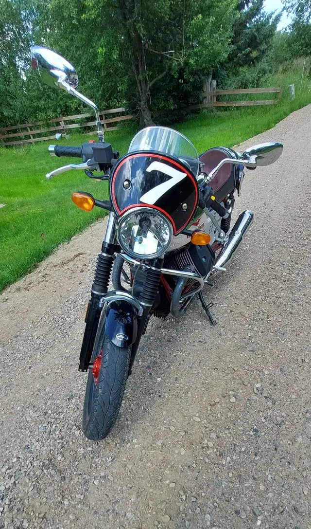 2013 Moto Guzzi V7 Racer Limited Edition in Street, Cruisers & Choppers in Trenton - Image 8