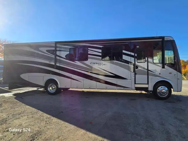 Motorisé 2011 Newmar Canyon star 3856 in RVs & Motorhomes in Lanaudière - Image 2