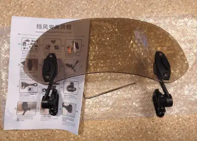 Extension - déflecteur de pare-brise pour moto, scooter, quad, ... Universel, installation Clip-on,...