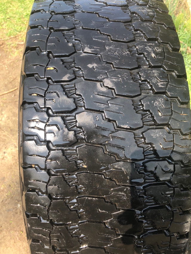 4 Snow tires (LT265/70R17) on Steel rims from a Dodge Ram in Tires & Rims in Gatineau - Image 3