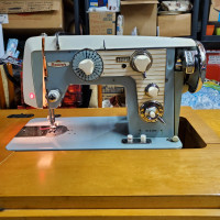 Beaver Industrial Sewing Machine - Made in Japan - SEE DESCRIPTI