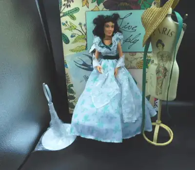 14 IN SCARLETT O'HARA GONE WITH THE WIND BELLE OF THE BARBECUE ASHTON DRAKE DOLL... Gone with The Wi...