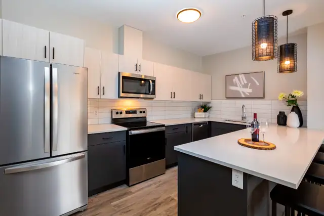 1 Bed & 1   Den UNITS AVAILABLE FOR 1 MONTH FREE!
