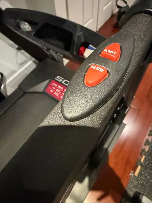 SOLE F65 Folding Treadmill in Exercise Equipment in City of Toronto - Image 5