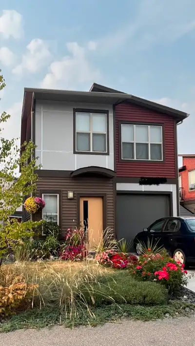 2 bed townhouse available Aug 1
