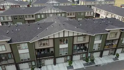 Spacious 2-Bedroom Townhouse in Clearview – Garage Parking for 4