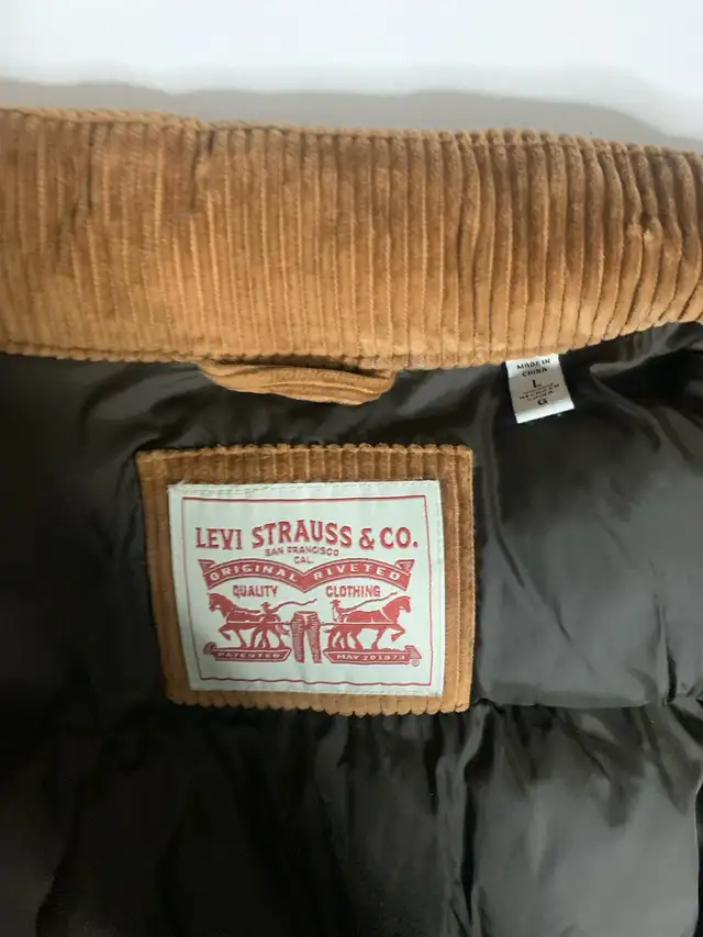 Levi's Corduroy Puffer in Men's in Markham / York Region - Image 4