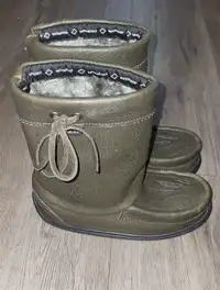 Manitobah winter boots (youth)