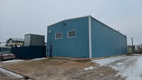 Prime Commercial Opportunity in North Edmonton kennedale industrial area – 2,400 Sq Ft Shop + Mezzan...