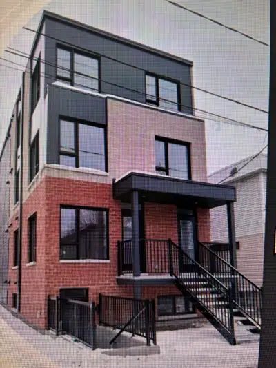 DISPONIBLE À PARTIR DE 1er AVRIL: ➖Nouvelle construction 1900$ ➖Magnifique 4 1/2 à louer à Laval au...