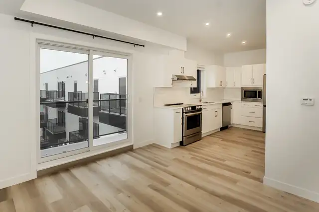 Luxury 1 Bedroom Apartment! With Fitness Centre!