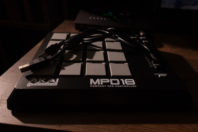 Akai MPD18 Compact MIDI Pad Controller dans Matériel audio professionnel  à Longueuil/Rive Sud - Image 3