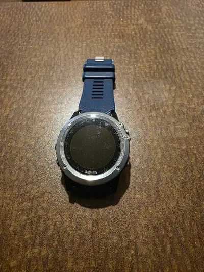 It has screen glass protector Will trade for hunting accessories Garmin Fenix 3 HR is a robust, mult...