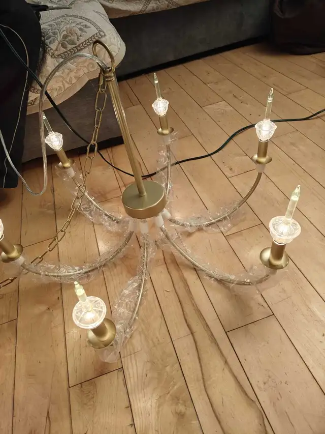Light chandelier  in Indoor Lighting & Fans in Kitchener / Waterloo - Image 7