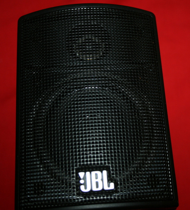 2 JBL Mini Wall Mount Speakers $25.00 in General Electronics in Windsor Region - Image 4