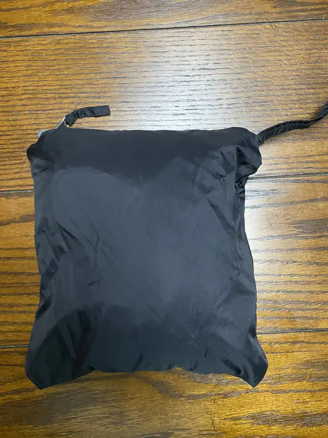 Woman’s rain jacket in Women's - Tops & Outerwear in Chatham-Kent - Image 3