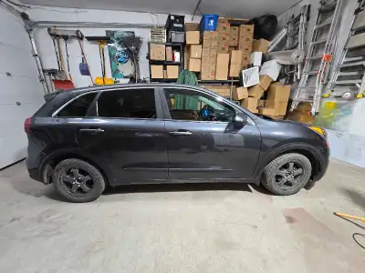 Je vends ma Kia Niro hybride 2018, un VUS compact et écoénergétique idéal pour la ville et les longs...