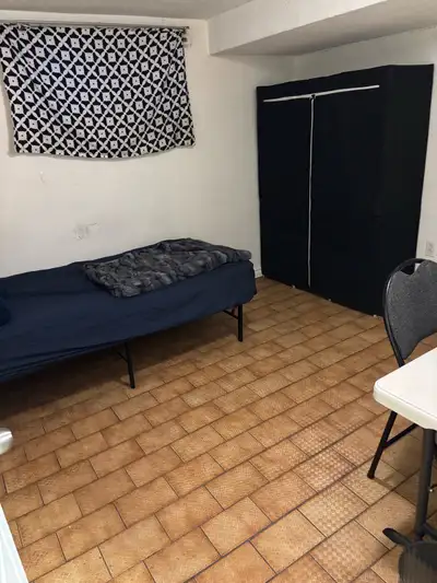 Malton Goreway n Derry rd fully furnished pvt basmnt room rent 700 all incl. Utilities Bell internet...