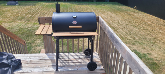 BARBECUE AU CHARBON CHAR GRILLER À VENDRE EN PARFAIT ÉTAT. dans BBQ et cuisine en plein air  à Laurentides - Image 2