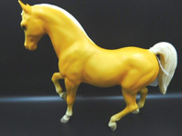 BREYER GOLDEN PALAMINO STALLION NO. 4 STALLION HORSE