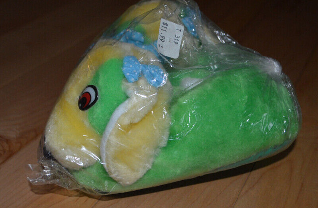 KIDS SLIPPERS SIZE 8-8.5 ( 4 available ) NIB in Kids & Youth in Edmonton - Image 3