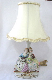 LAMPE EN PORCELAINE VINTAGE PORCELAIN LAMP