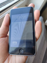 8GB Apple iPod Touch 3G ⎮    Thin Line on Glass