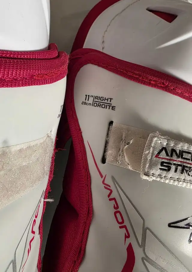 Bauer Hockey Shin Pads Youth in Hockey in Edmonton - Image 3