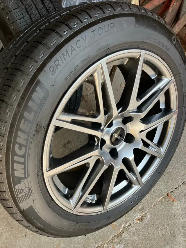 255/55R18 Michelin tires all season on wheels in Tires & Rims in Mississauga / Peel Region - Image 8