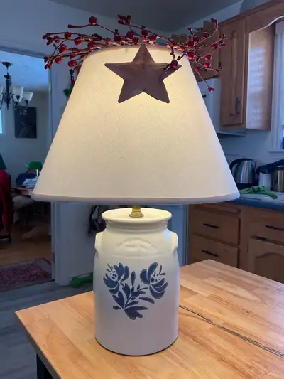 Pfaltzgraft Yorktowne Jug Lamp, View more